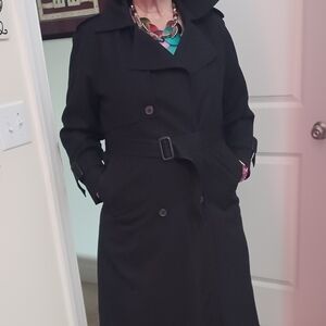 London Fog black, zipper lined trench coat. Size 8 Like new very good condition